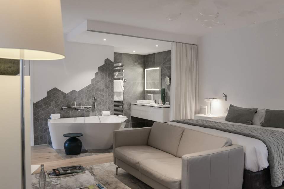 Suite terrasse jacuzzi de l'hôtel de luxe à Chambéry, Petit Hôtel Confidentiel