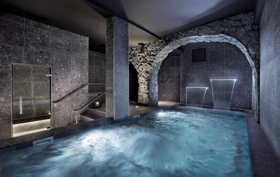 Petit Hôtel Confidentiel · Hôtel avec Piscine intérieure en Savoie